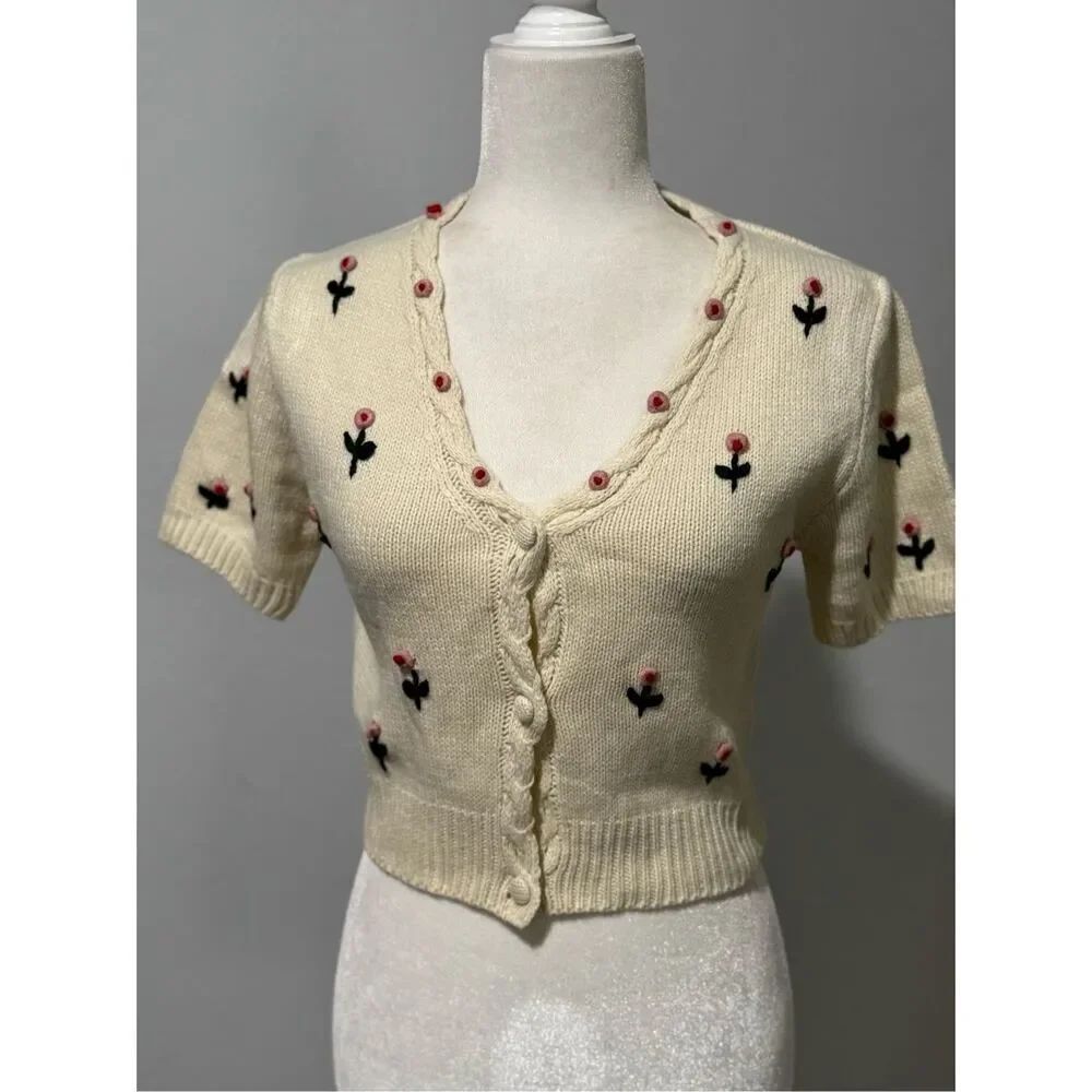 Floral Embroidered crotchet button front top S